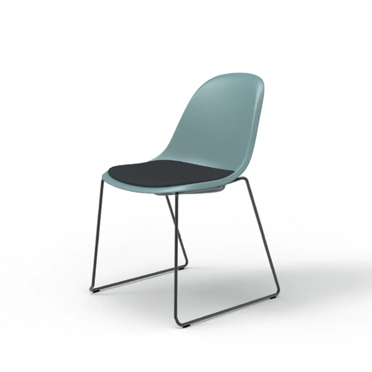 MYNEEED Bolla Sled Stapelstuhl – Vielseitiger Konferenzstuhl mit Kufengestell